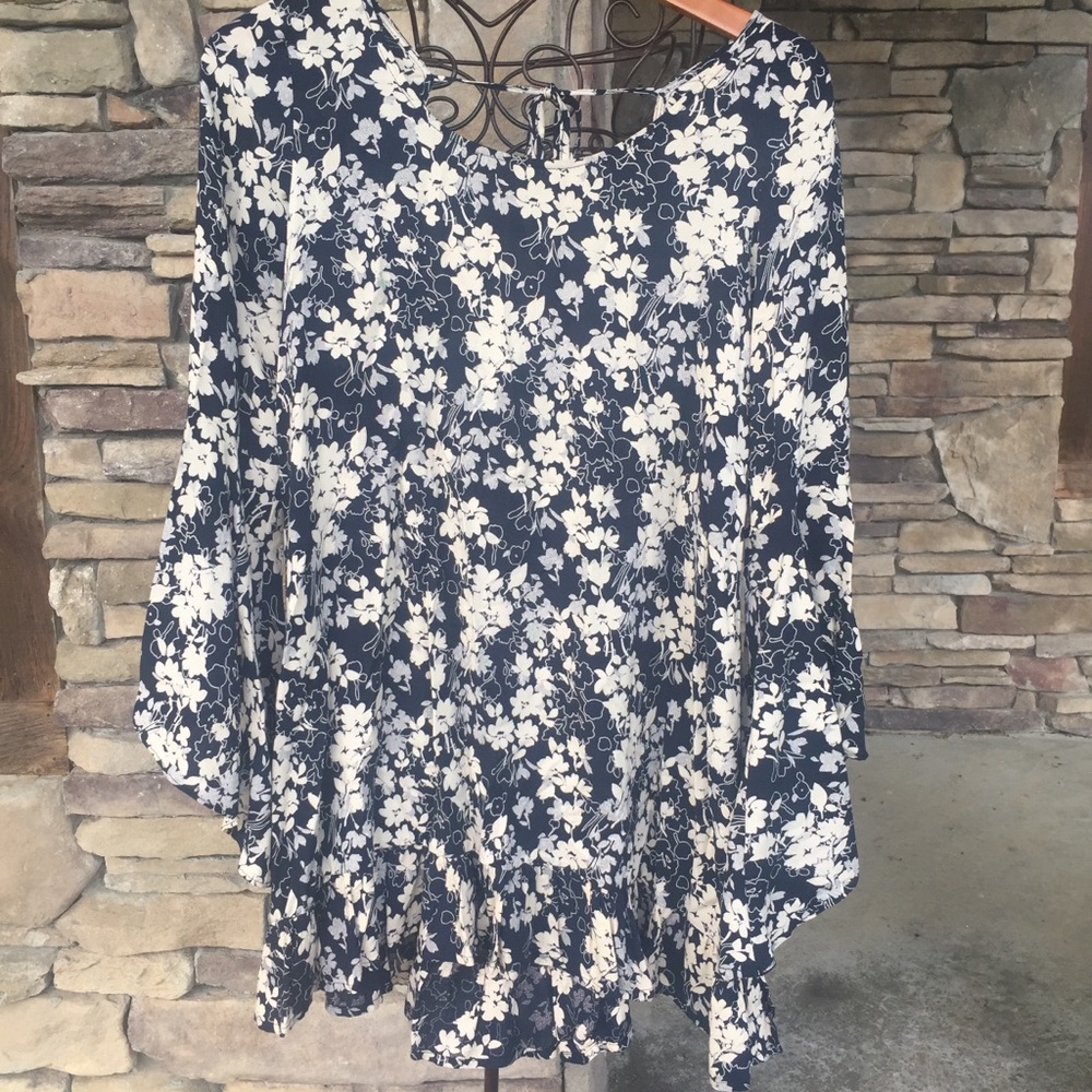 Catchme | blue white | small | bell sleeve